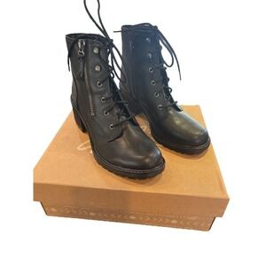 ZODIAC Women's Gaige Lace-Up Lug Sole Combat Boots